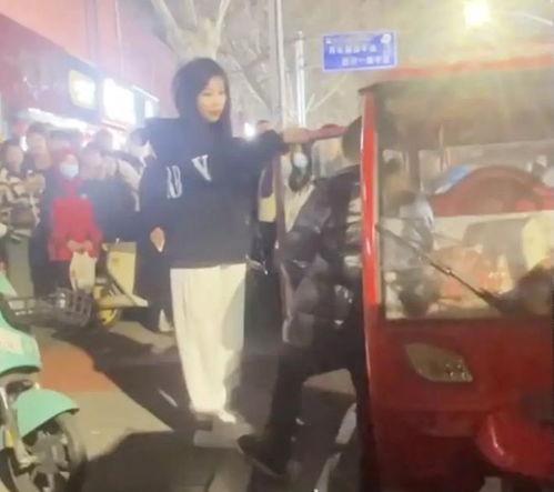 街边吃瓜阿姨视频,揭秘日常生活中的欢乐点滴