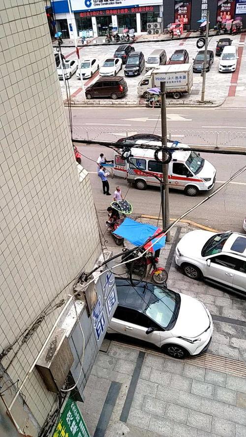 搞笑车祸吃瓜,吃瓜群众直呼“太刺激”