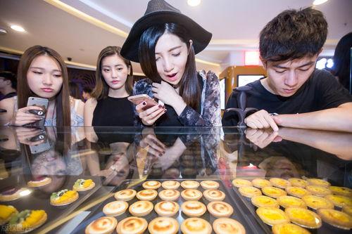 泰国吃瓜群众吃饭,泰国“吃瓜群众”的餐桌文化探秘